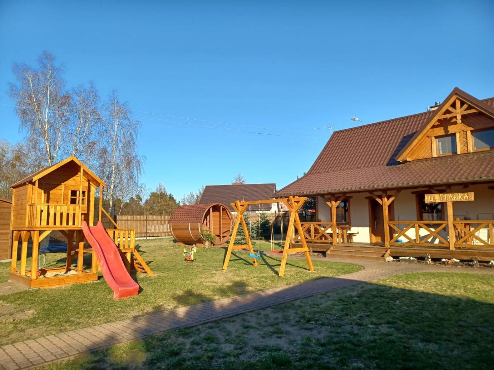 Dom Drewniany Na Kaszubach, Rzeka, Las, Pola, Niedaleko Jeziora *